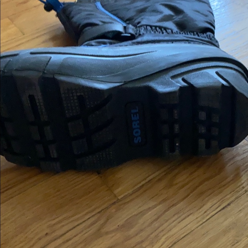 Sorel barely worn boots - Picture 2 of 3